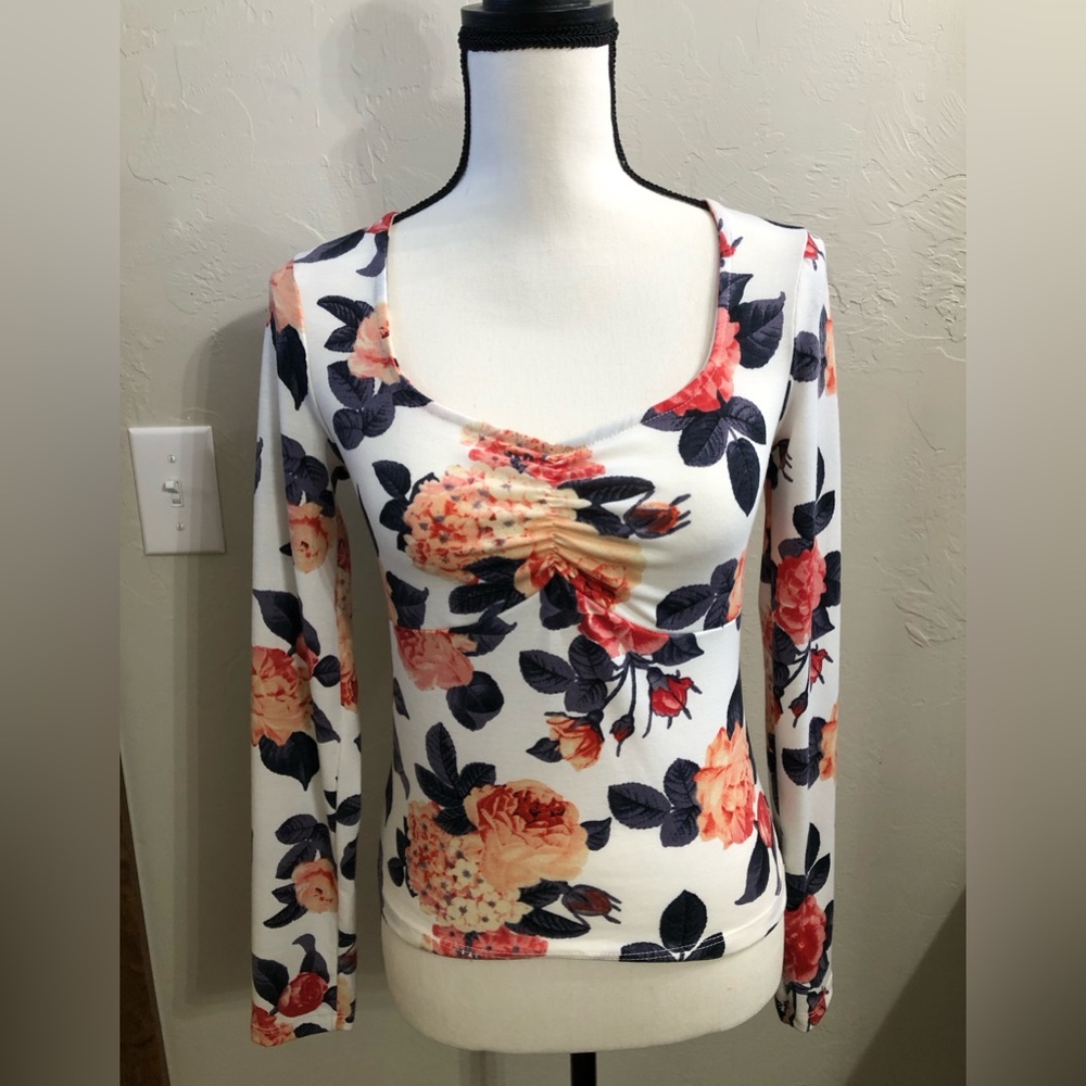 Long sleeve top with Rose, flowered print.